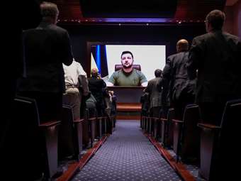 Κρίσιμες ώρες για την Ουκρανία σε χαρακώματα και Κογκρέσο