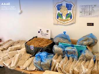 Εκατοντάδες χιλιάδες ευρώ, λαθραία τσιγάρα και προϊόντα - μαϊμού κατάσχεσε η ΑΑΔΕ στα τελωνεία