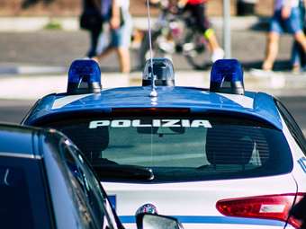 Ιταλία: Αστυνομικές έρευνες σε εταιρείες ειδών πολυτελείας που είναι ύποπτες ότι εκμεταλλεύονται κινέζους εργάτες