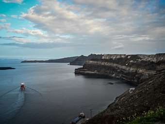 Οικονόμου για Σαντορίνη: Αυξήθηκαν τα αεροπορικά δρομολόγια - Λογικές οι τιμές για την εποχή