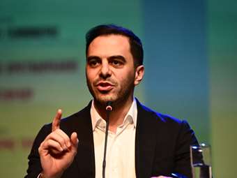 Μ. Χριστοδουλάκης: Από τα "μπινελίκια" στις νομοθετικές παρεμβάσεις για τις τράπεζες, ένα ΠΑΣΟΚ δρόμος