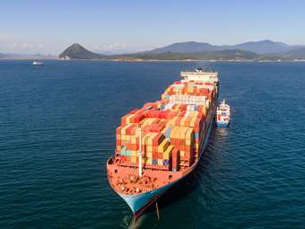 Η Maersk αυξάνει τα τέλη σε Νότια Ασία και Κόλπο – Εξαιρεί την Αίγυπτο ενισχύοντας τον ρόλο της ως κόμβου σταθερότητας