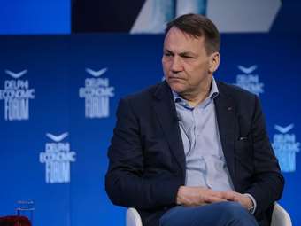 Πολωνία: Μια "κούρσα εξοπλισμών" θα μπορούσε να επιταχύνει την πτώση του Βλαντίμιρ Πούτιν