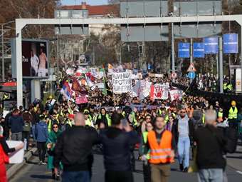 Σερβία-Τραγωδία στο Νόβι Σαντ: Οι φοιτητές αποκλείουν οδικό κόμβο στο Βελιγράδι για 24 ώρες