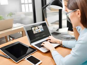 Eurostat: Οι Έλληνες δούλεψαν περισσότερο στην Ε.Ε. το 2024