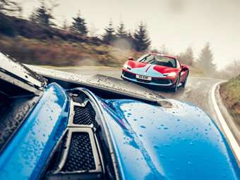 Ferrari εναντίον McLaren και καμένα ελαστικά στην άσφαλτο