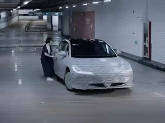 Κινεζικό πρωτότυπο έχει τρελάνει το ίντερνετ με το αυτόνομο παρκάρισμά του