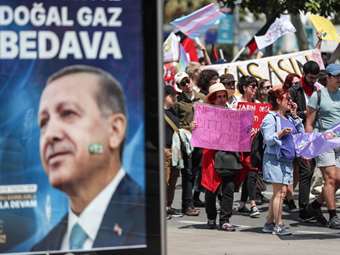 Washington Post: Κίνδυνοι για τη δημοκρατία στην Τουρκία εάν νικήσει ο Ερντογάν