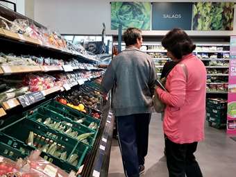 Βρετανία: Κόβουν το φαγητό οι Βρετανοί λόγω πληθωρισμού