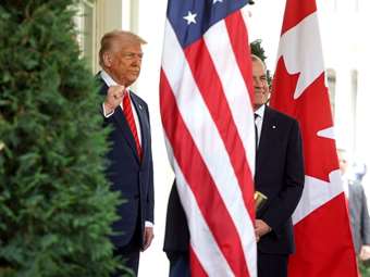 Τραμπ: "Πολύ καλή συζήτηση" με τον Κάρνεϊ