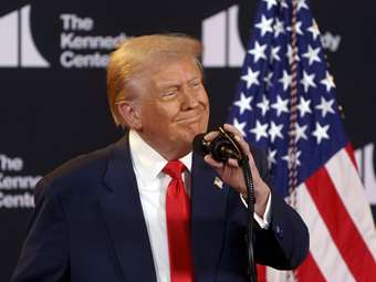 Telegraph: "Σπάνιες γαίες με αντάλλαγμα ειρήνη" η προσφορά Τραμπ στον Πούτιν