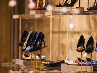 Η Ελλάδα τροφοδοτεί με κέρδη το luxury shopping