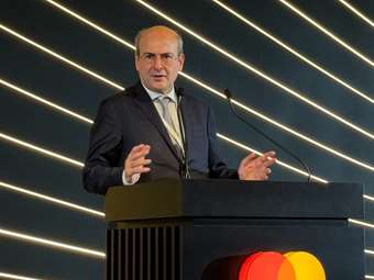 ΥΠΕΘΟ: Στις 407.000 οι διασυνδέσεις POS - Σημαντική αύξηση πληρωμών από ταξί, γιατρούς και κομμωτήρια