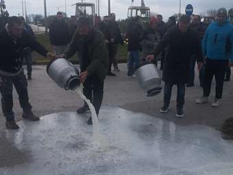 Αγρότες: Συμβολικός αποκλεισμός του κόμβου Μεγαλοχωρίου