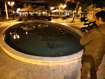 Καλλιθέα: Σε κρίσιμη κατάσταση το κοριτσάκι που έπεσε σε σιντριβάνι - Στον εισαγγελέα οι γονείς