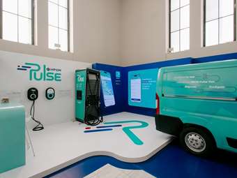 ΗΡΩΝ Pulse: H "φόρτιση καθ’ οδόν" δίνει νέα διάσταση στην ηλεκτροκίνηση