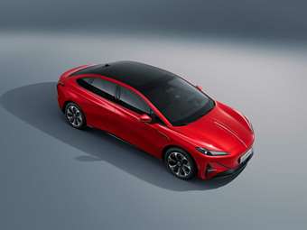 Νέο κινεζικό αυτοκίνητο προκαλεί το Tesla Model 3 με αυτονομία 750 χιλιόμετρα