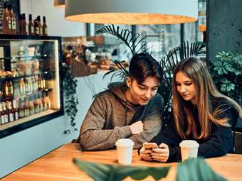 "Πρωταθλήτρια" η Ελλάδα στην αύξηση δεδομένων κινητής τηλεφωνίας το 2024