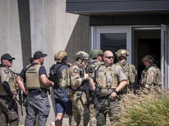 ΗΠΑ: Συνελήφθη οπλισμένος άνδρας που προσποιούνταν τον αστυνομικό στο στάδιο που θα γίνει η κηδεία του Τσάρλι Κερκ