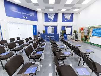 Το AUX Experience Center ξεκινάει τη λειτουργία του στην Αθήνα