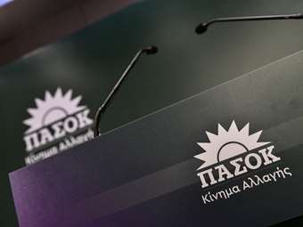 Ανεστάλη η κομματική ιδιότητα δύο γνωστών στελεχών του ΠΑΣΟΚ λόγω εμπλοκής στο κύκλωμα εκβιαστών