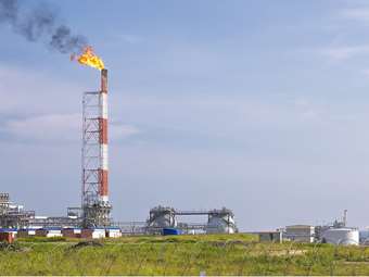 Reuters: Η ΕΕ εξετάζει το ενδεχόμενο απλούστευσης της νομοθεσίας για τις εκπομπές μεθανίου στις εισαγωγές φυσικού αερίου