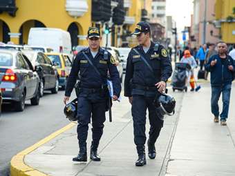 Περού: Άγνωστοι πυροβόλησαν τον υποψήφιο της δεξιάς στις προεδρικές εκλογές Ραφαέλ Μπελάουντε