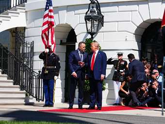 Ο Τραμπ έτοιμος να αναπτύξει περισσότερους Αμερικανούς στρατιώτες στην Πολωνία