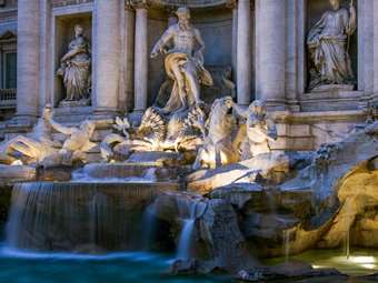 Ιταλικά ΜΜΕ: Από τον Ιανουάριο οι τουρίστες θα πληρώνουν 2 ευρώ για να θαυμάζουν τη "Φοντάνα Ντι Τρέβι" - Τι απαντά ο δήμος