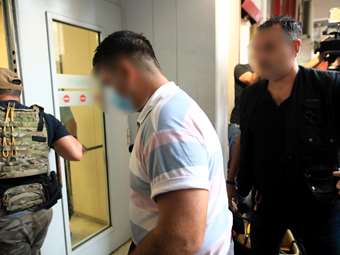 Αρχίζει η δίκη για το θάνατο του Αντώνη Καργιώτη στο λιμάνι του Πειραιά - Τέσσερις ναυτικοί του "Blue Horizon" κατηγορούνται για "ανθρωποκτονία"