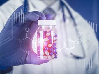 Startup που ανέπτυξε φάρμακο με AI ανακοινώνει "πρωτοφανή" εξέλιξη στην αντιμετώπιση ανίατης πνευμονικής νόσου