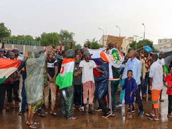 Με παρέμβαση στον Νίγηρα απειλεί ο Μακρόν