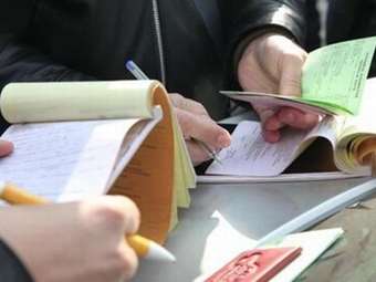 Πώς οι εργαζόμενοι με μπλοκάκι θα αποφύγουν τη φορολόγηση με το τεκμαρτό σύστημα