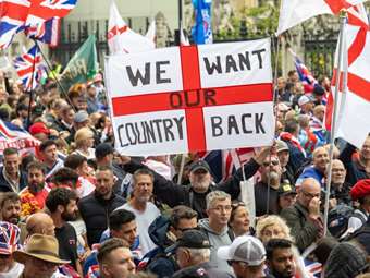 Δολοφονία Τσάρλι Κερκ: Πόλωση και διχασμός στις ΗΠΑ - Μαζικές διαδηλώσεις από υποστηρικτές του στο Λονδίνο