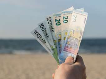 ΙΕΛΚΑ: Πάνω από τους μισούς Έλληνες δεν σχεδιάζουν διακοπές για το φετινό καλοκαίρι