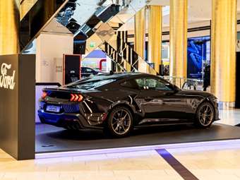 Πώς θα δείτε από κοντά στην Αθήνα την απίθανη Ford Mustang Dark Horse