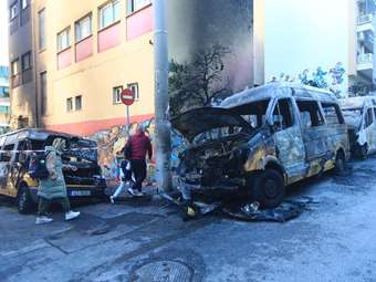 Εμπρηστική επίθεση  στου Ζωγράφου – Πυρπόλησαν σχολικά λεωφορεία, ΙΧ και μοτοσικλέτες