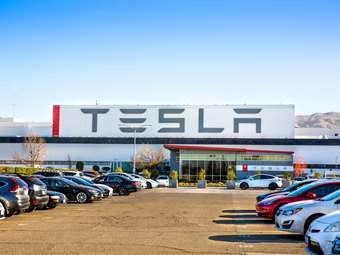 Tesla: Ρεκόρ παράδοσης οχημάτων το δ' τρίμηνο το 2022, έχασε τις εκτιμήσεις