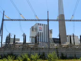 Σε απεργιακό κλοιό η Γαλλία: Μειώθηκε η παραγωγή ενέργειας, λέει η EDF