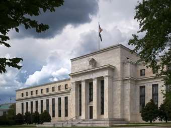 ΔΝΤ: Η Fed έχει περιθώριο να μειώσει τα επιτόκια, αλλά με προσοχή