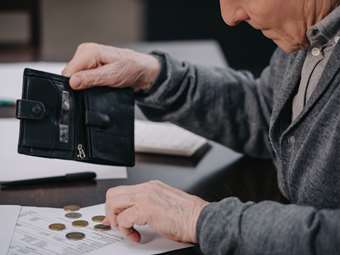 Πόσο θα αυξηθούν οι συντάξεις το 2025 - Τι δείχνουν οι τελευταίες εκτιμήσεις