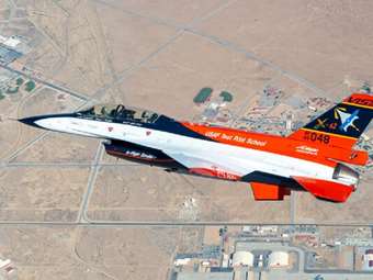 Lockheed Martin: Η τεχνητή νοημοσύνη πιλοτάρισε για πρώτη φορά μόνη της επί 17 ώρες ένα μαχητικό αεροσκάφος στις ΗΠΑ