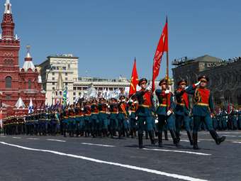 Η "Ημέρα της Νίκης" και τα δυτικά "λάφυρα" πολέμου