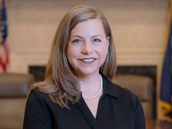 Μπάουμαν (Fed): Και άλλες αυξήσεις επιτοκίων για να τεθεί υπό έλεγχο ο πληθωρισμός