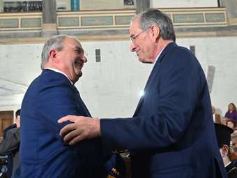 Προειδοποιήσεις και αιχμές Καραμανλή παρουσία Σαμαρά