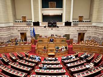 Μόνιμη η απαλλαγή από τον ΕΦΚ για το αγροτικό πετρέλαιο από το 2025 - Έκπτωση φόρου για δωρεές προς το Δημόσιο