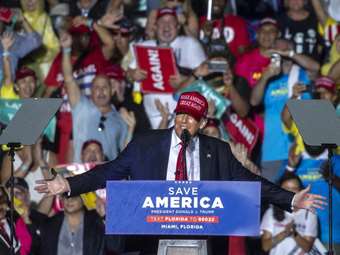 Διευκολύνει τον Τραμπ η απόσυρση του ντε Σάντις