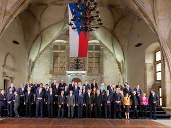 Διλήμματα και δυσκολίες στη "διπλή" σύνοδο κορυφής