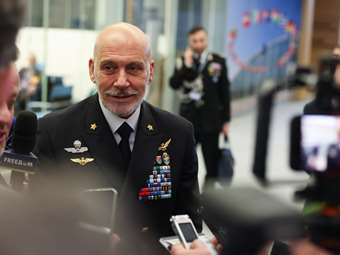 Ναύαρχος Ντραγκόνε (στρατιωτικός επικεφαλής ΝΑΤΟ): Οι ΗΠΑ θα μείνουν στο ΝΑΤΟ, αλλά θα μειώσουν τη στρατιωτική παρουσία τους στην Ευρώπη