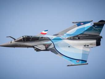 Ινδονησία: Εξετάζει το ενδεχόμενο παραγγελίας επιπλέον Rafale, φρεγατών και πυροβόλων Caesar